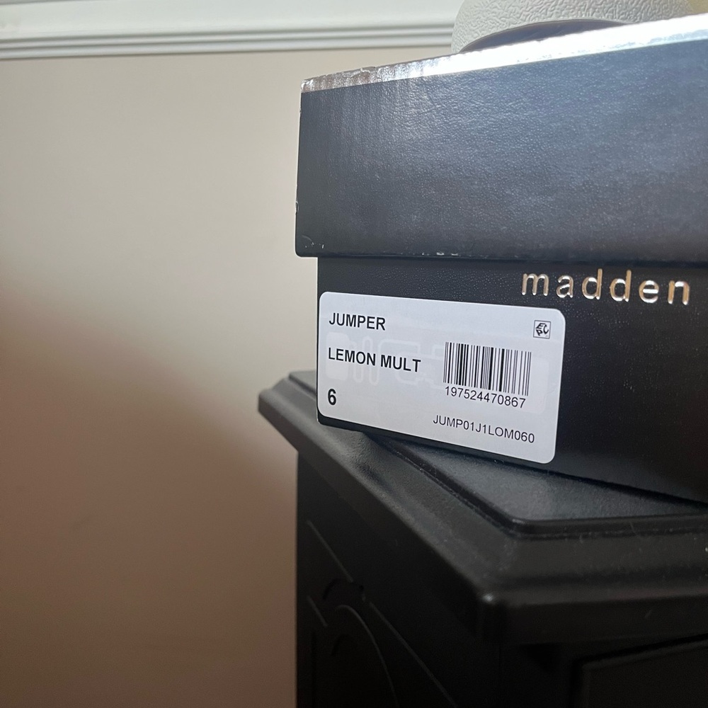 Madden Lemon Butter Yellow Jumper Sneakers Tennis Shoes 6 NIB - Picture 2 of 4